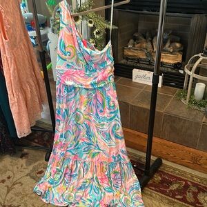 Fun one shouler Lilly Pulitzer midi dress. Size XL Bery good condition